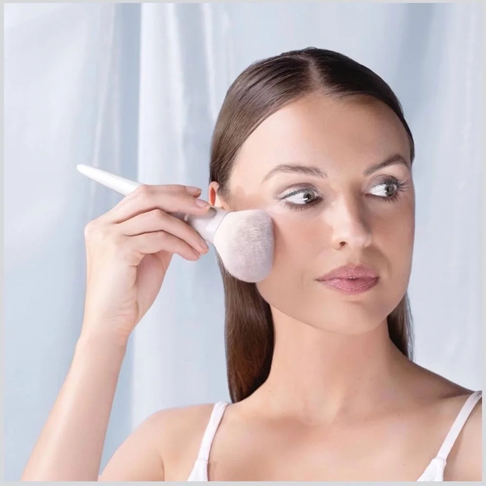 Soft White Powder Brush - Large Fluffy Face Brush
